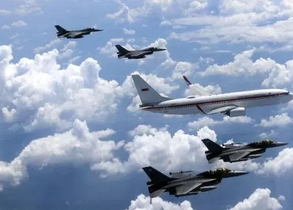 Pengawalan Ketat di Udara, Presiden Prabowo Subianto Diapit 6 Jet Tempur (Ilustrasi)