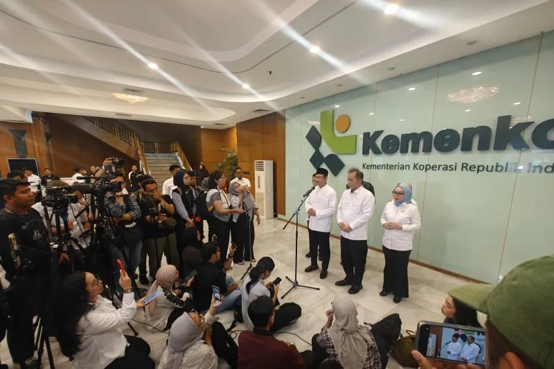 Program Kementerian Sosial dorong 18 juta KPM bansos bergabung dalam Koperasi Merah Putih sebagai langkah menuju kemandirian ekonomi, ditegaskan oleh Saifullah Yusuf.