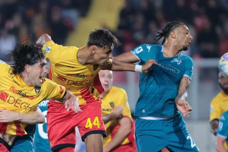 Lecce gagal keluar dari zona degradasi setelah ditahan imbang Fiorentina 1-1 pada pekan ke-33 Liga Italia.