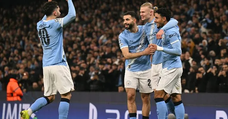 Manchester City tampil dominan dengan kemenangan 3-0 atas Chelsea di Liga Inggris, memperkecil jarak dengan Arsenal di papan atas klasemen.