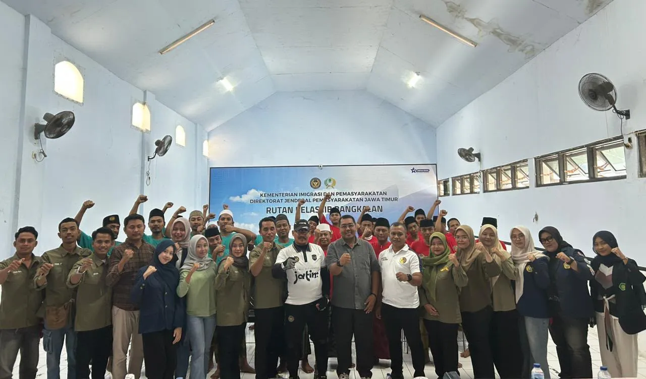 LBH Tretan Bangkalan bersama puluhan warga binaan Rutan Kelas IIB (Dok. Istimewa)